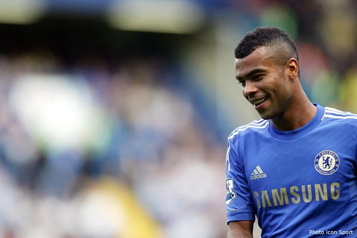 Le PSG doit s'offrir Ashley Cole au mercato conseille Robert Pires