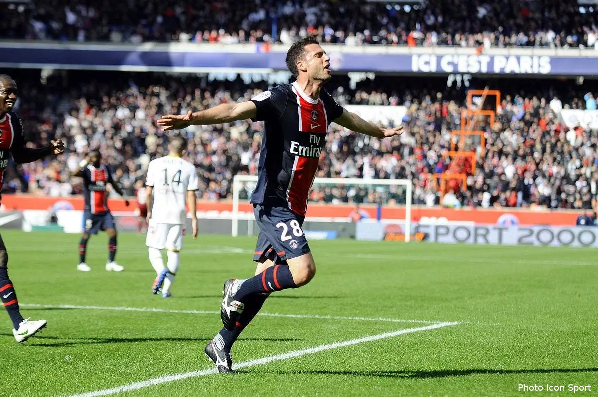 Le PSG frappe fort pour signaler qu'il n'est pas mort