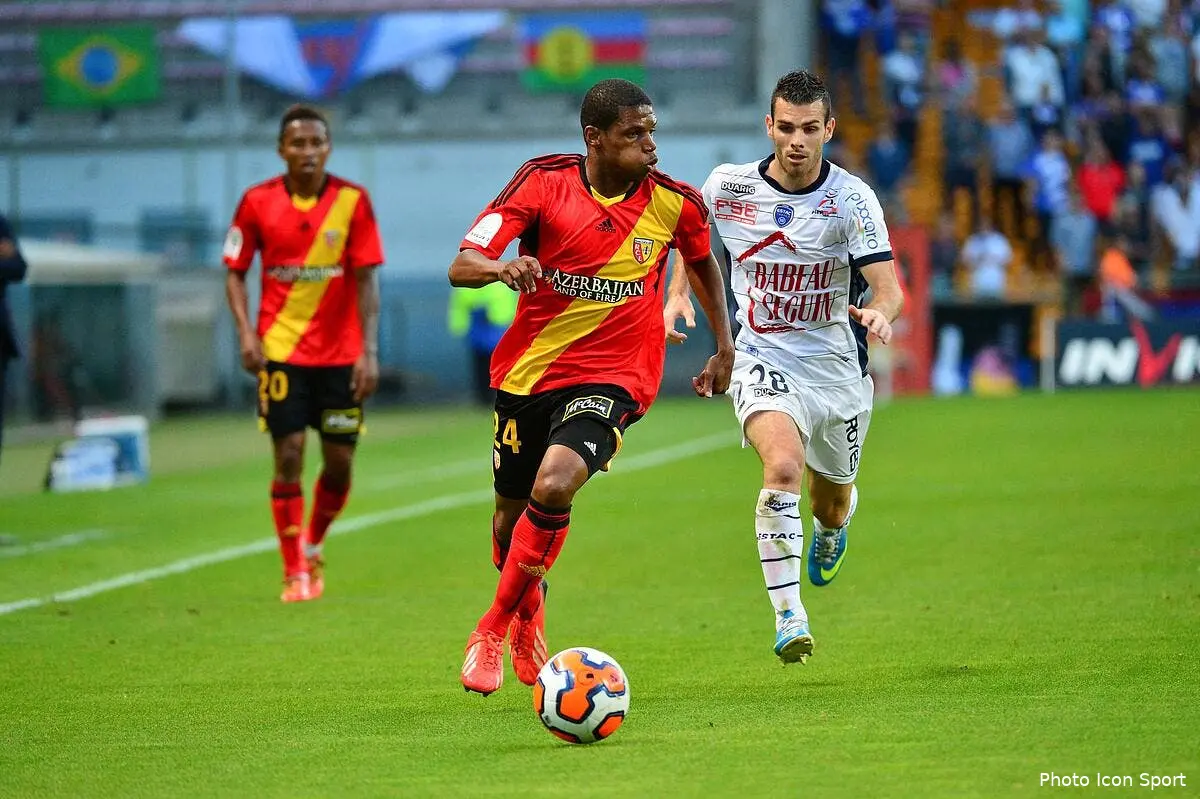 Lens, leader faute de mieux