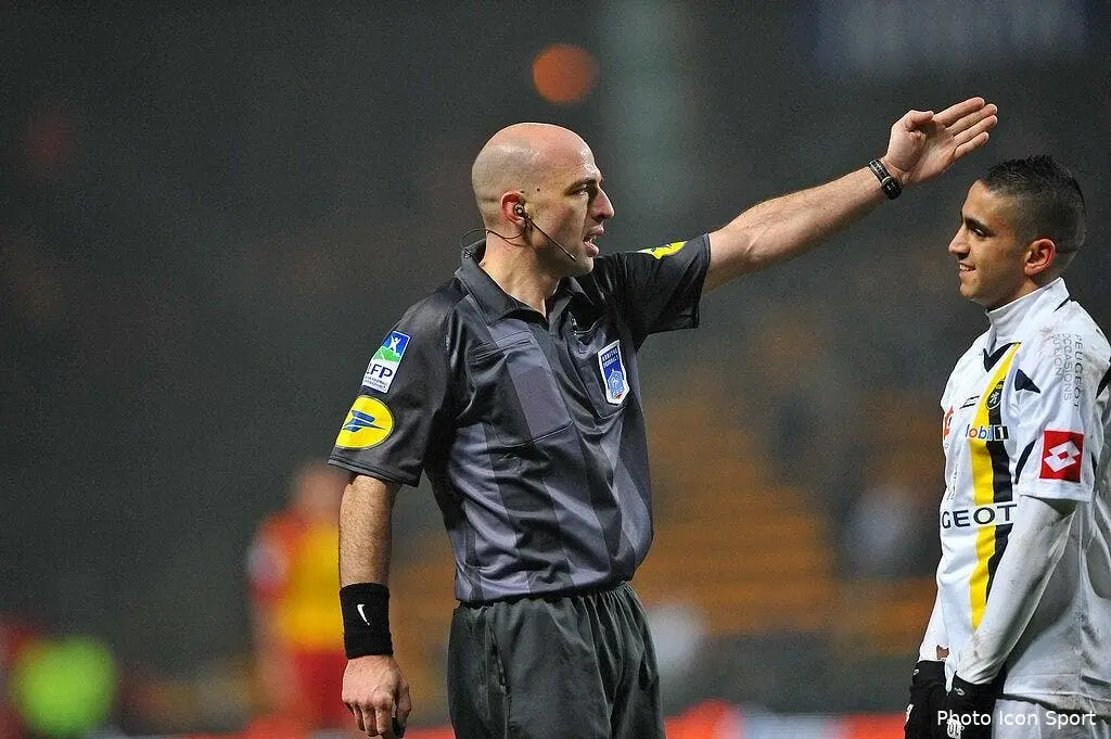 les arbitres passent a l action sur la ligue 1 68066 16255