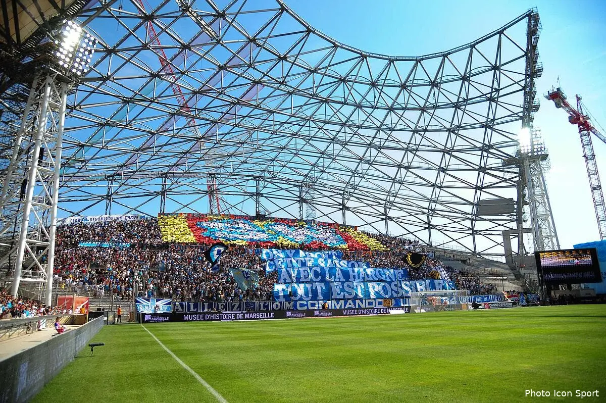 Les Dodger's à fond derrière Labrune pour le Vélodrome