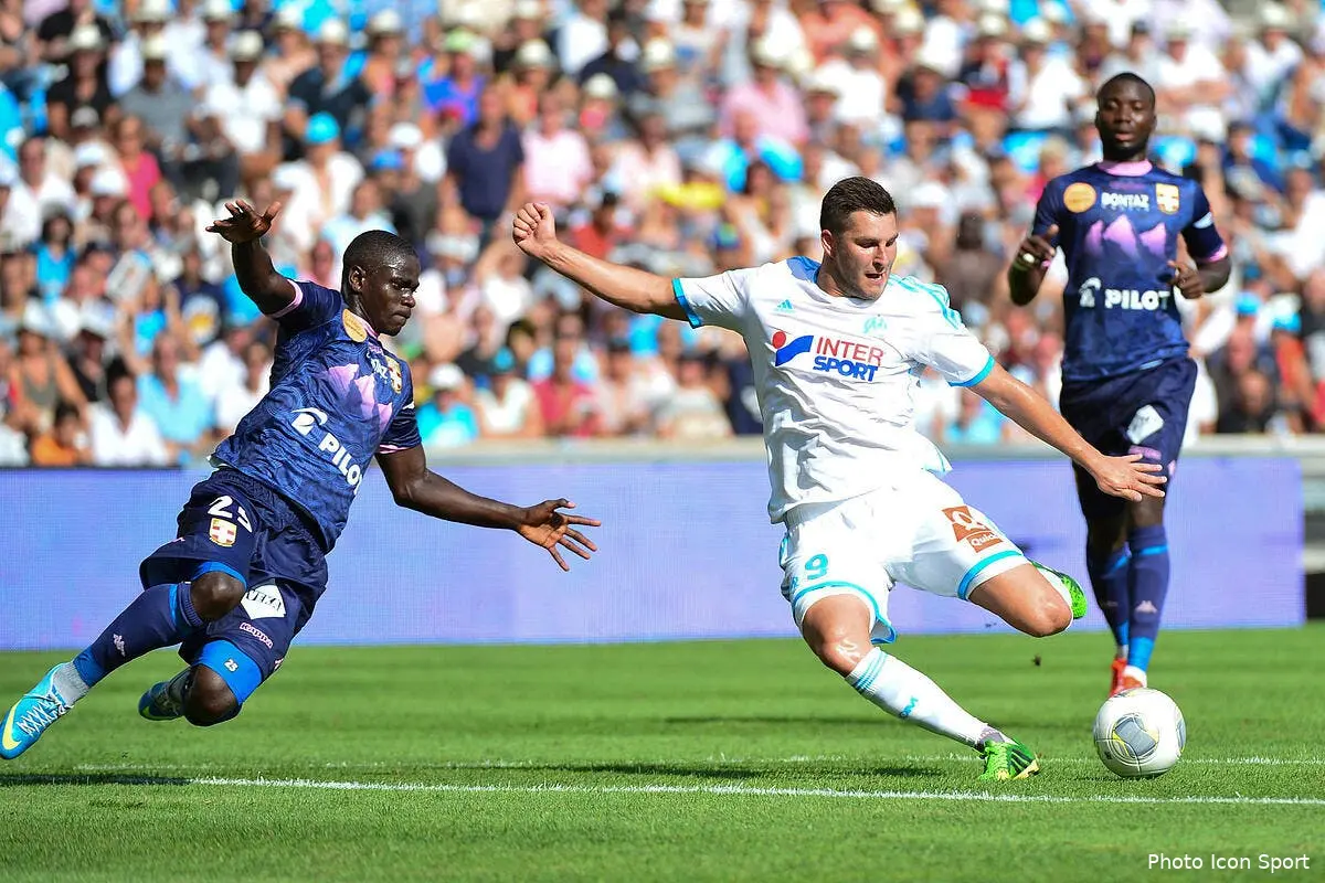 Les stars de l'OM font couler Evian