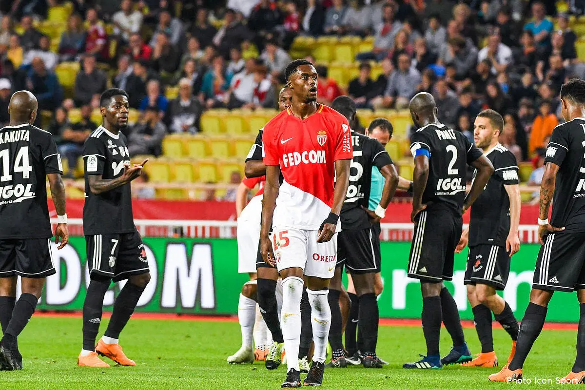 LFP : Un match de suspension pour Luiz Gustavo et Diakhaby