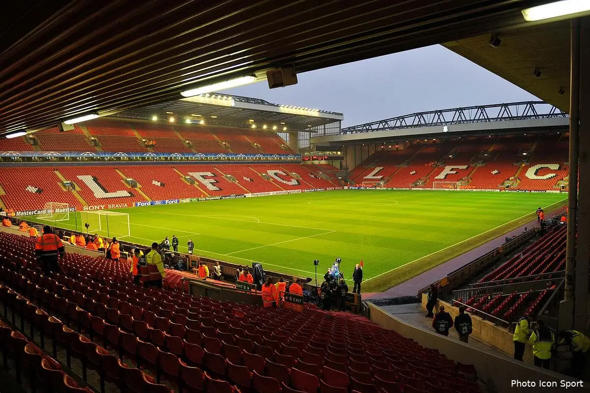 Liverpool défend Suarez malgré sa suspension