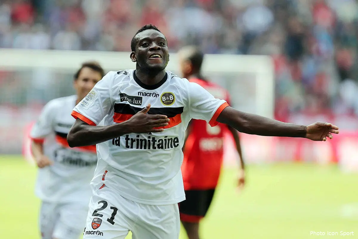 Lorient voit deux fois rouge, mais gagne à Rennes