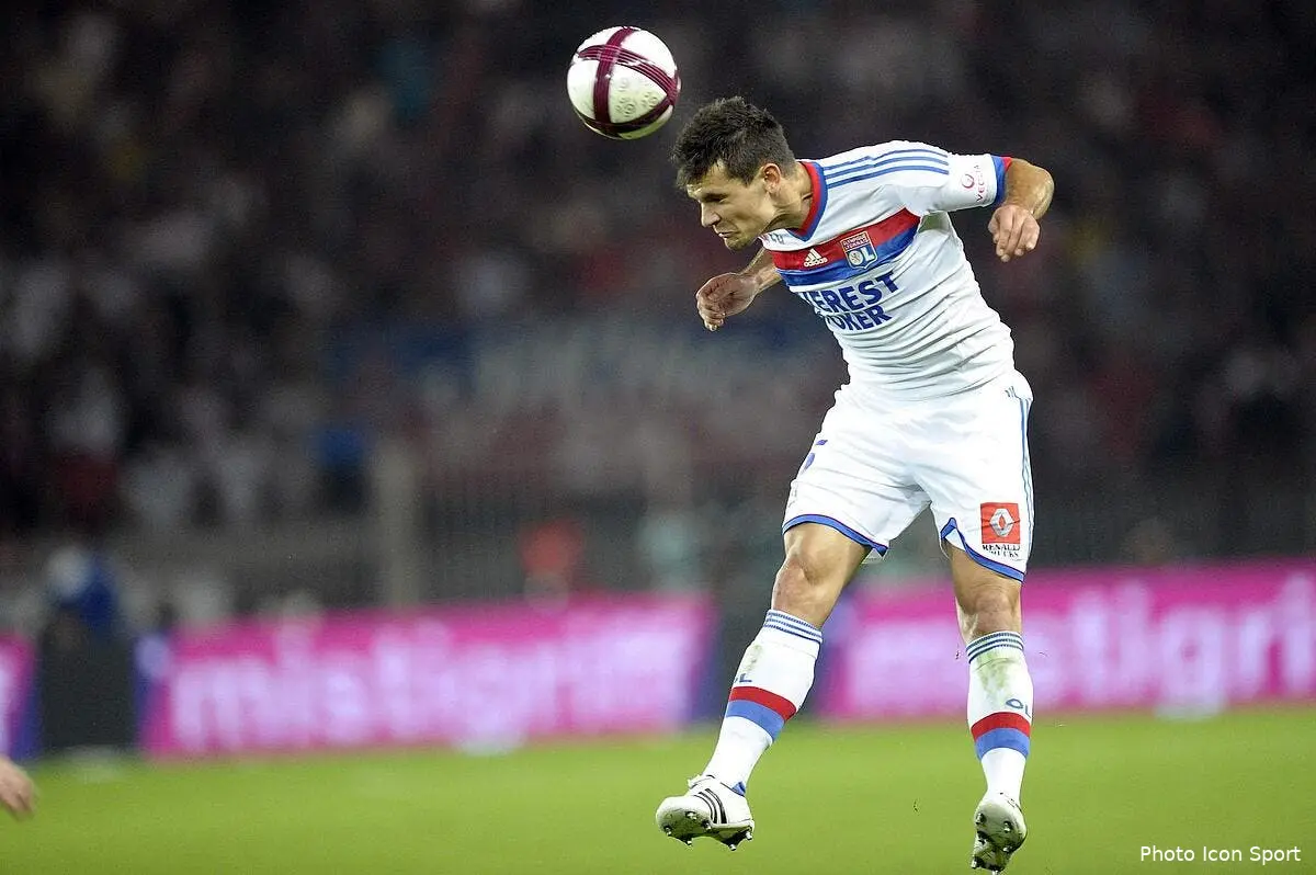 Lovren out deux semaines, Lisandro encore forfait