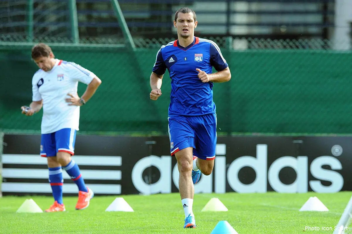 Lovren prévient Garde via Twitter qu'il est prêt à jouer pour l'OL