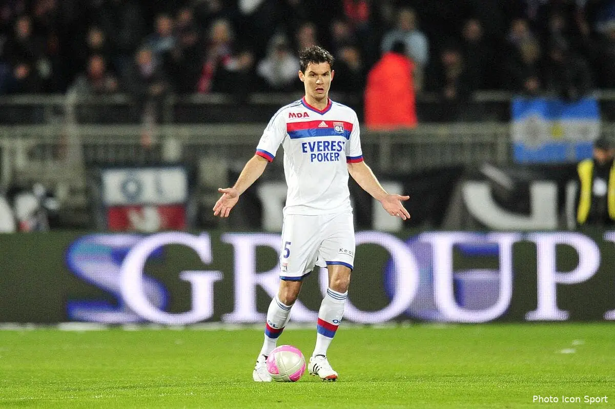 Lovren, un premier pépin estival pour l'OL