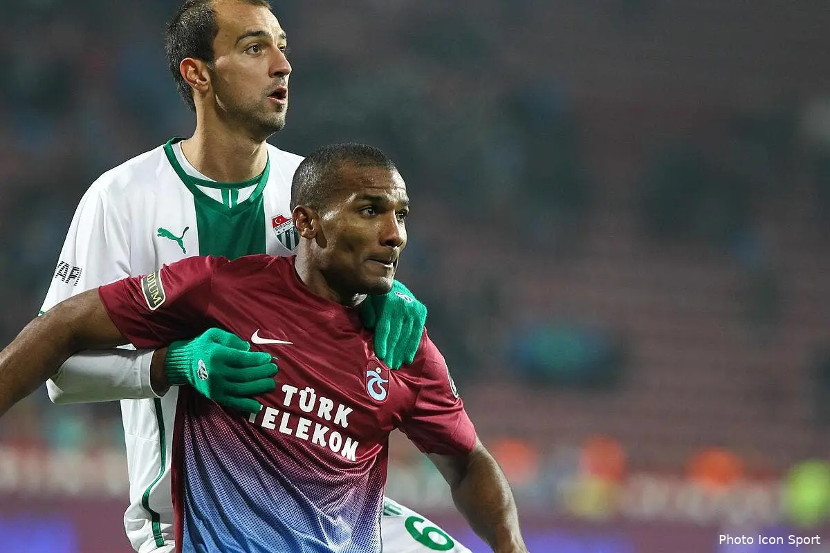 Malouda résilie en Turquie et revient sur le marché