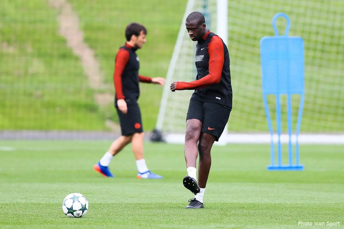 Man City : Yaya Touré s’excuse et demande à son agent de la fermer