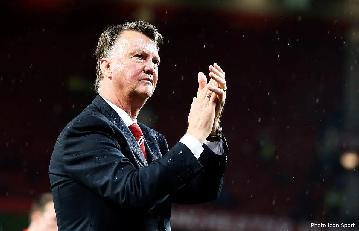 Manchester United confirme le limogeage de Van Gaal