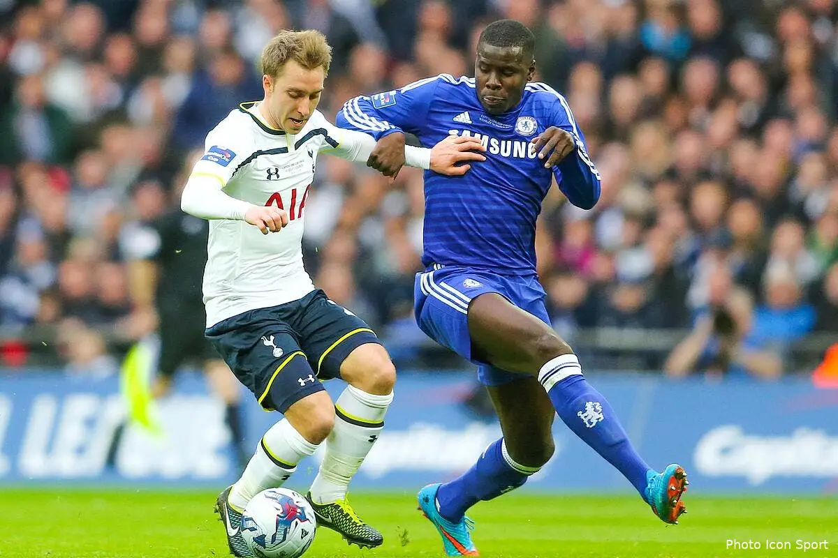 Marcel donne un diplôme de Desailly à Zouma