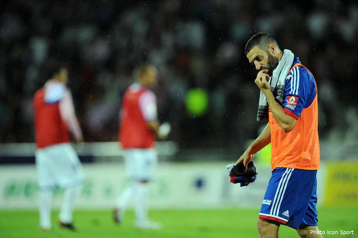 Mauvaise nouvelle pour l'OL, Lisandro et Monzon out deux à trois semaines !
