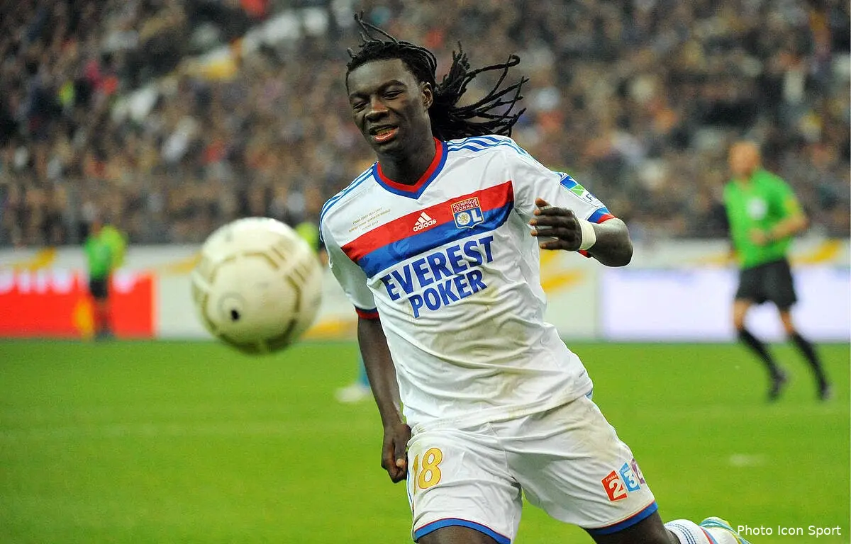 Même avec les Bleus, Gomis envoie des fleurs à Bernard Lacombe