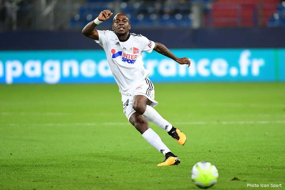 Mercato : Bordeaux, ASSE, il a préféré Amiens et l’assume