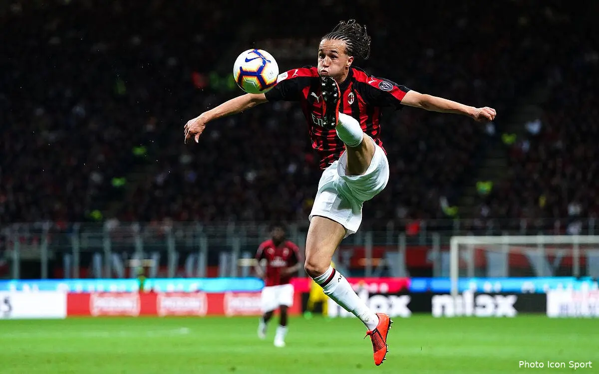 mercato l improbable duel ol om pour un joueur de l ac milan icon lp 9604516262099