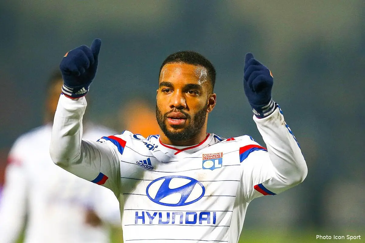 Mercato : L'OL refuse officiellement de vendre Lacazette
