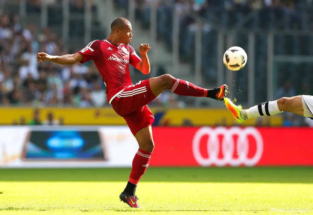 Mercato : Un duel OL-ASSE pour Tisserand !