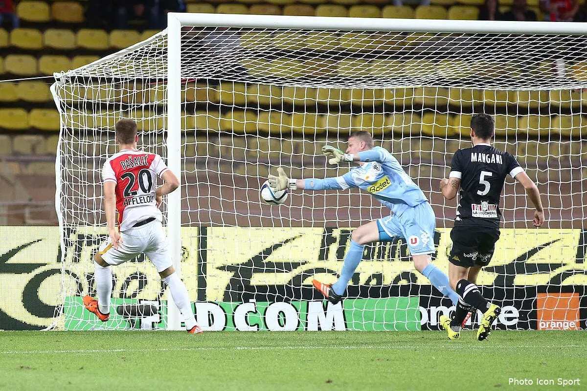 Monaco brise la malédiction et recolle au podium