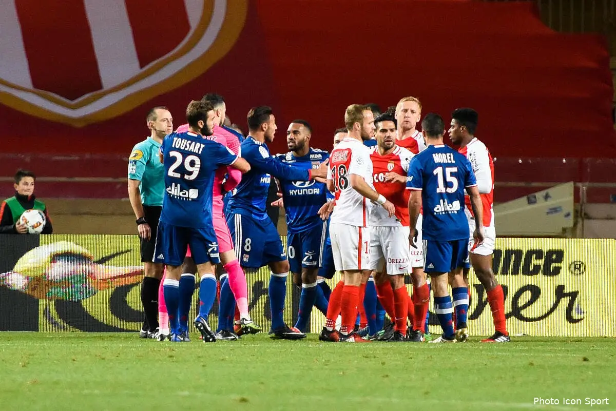 Monaco se plaint de l’arbitrage, reprise de volée immédiate de l'OL