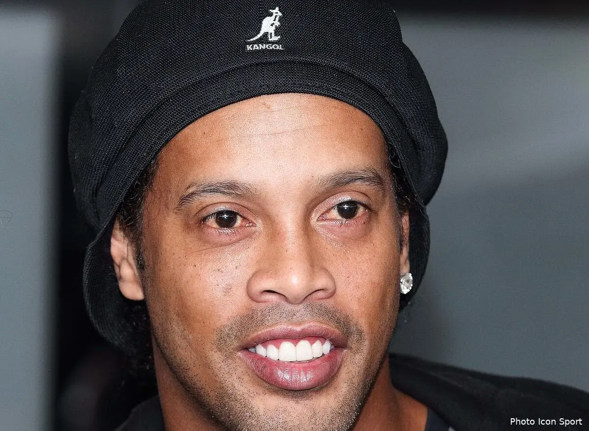 mond ronaldinho en prison icon pho 141117 11 11280141