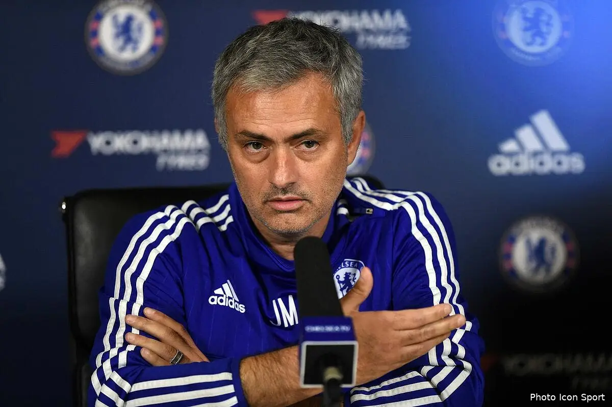 Mourinho s'interdit de « nettoyer » le vestiaire de Chelsea