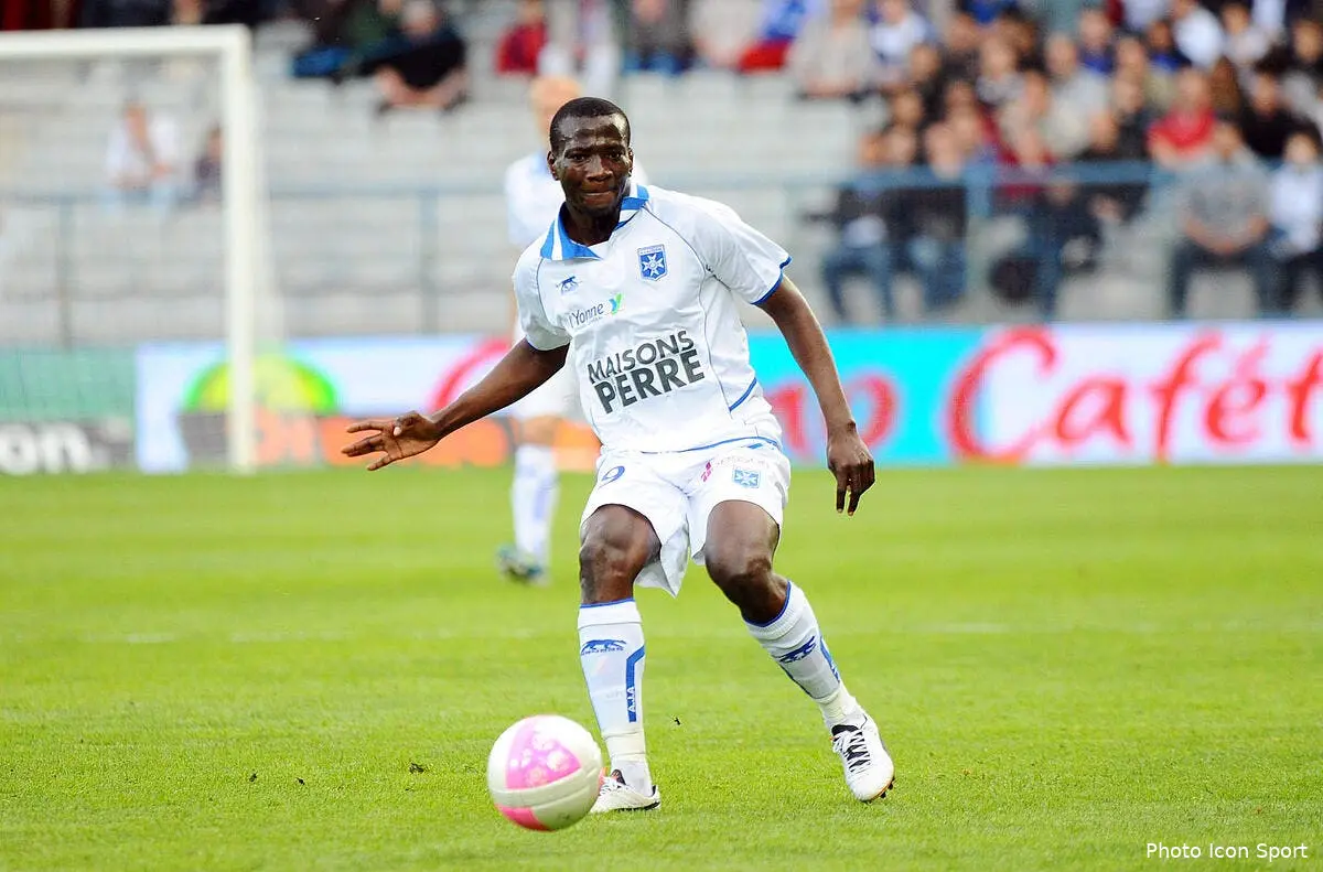 Ndinga plus proche de Monaco que de l’OL