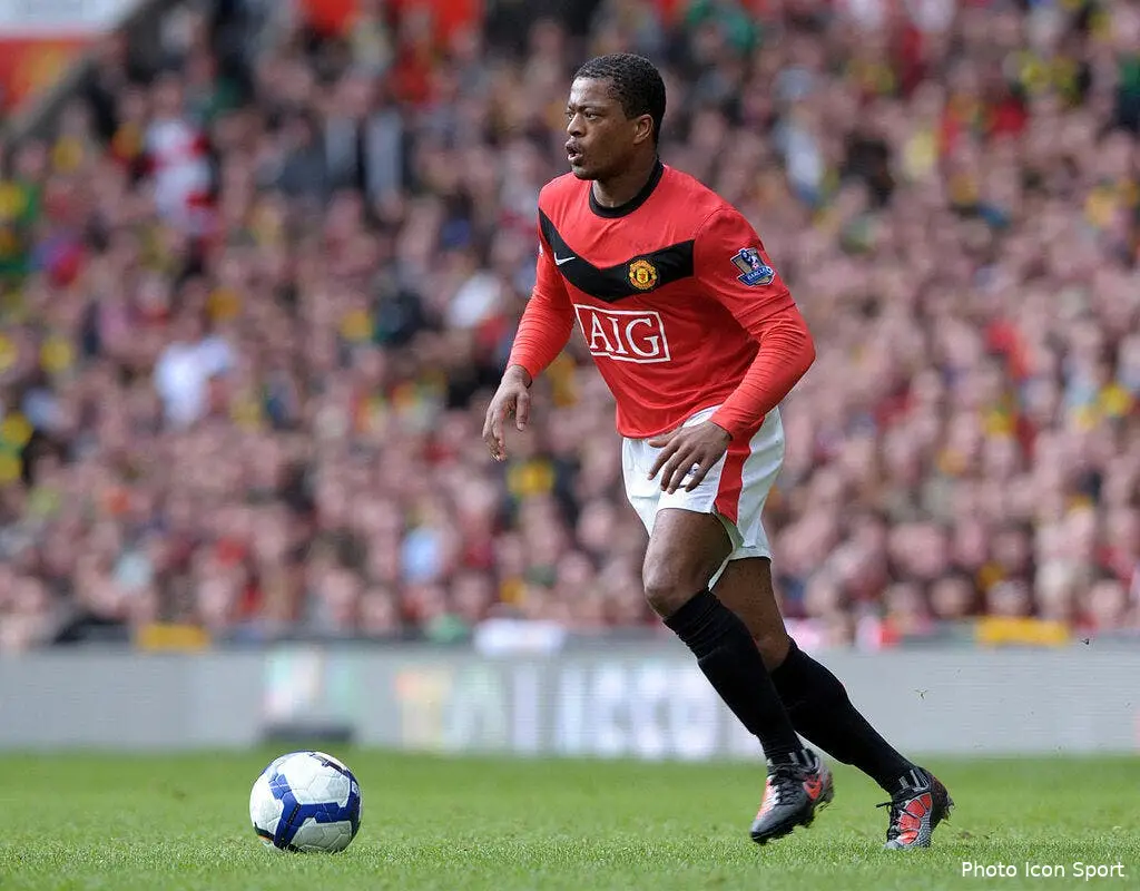 officiel evra prolonge jusqu en 2014 a manchester united 67497 15774