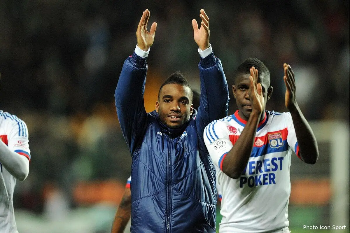 Officiel : L'OL prolonge Lacazette et fait signer Umtiti !
