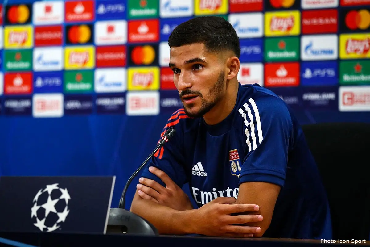 ol 50 me sur aouar le real madrid en reflexion icon 1266320894 1293901