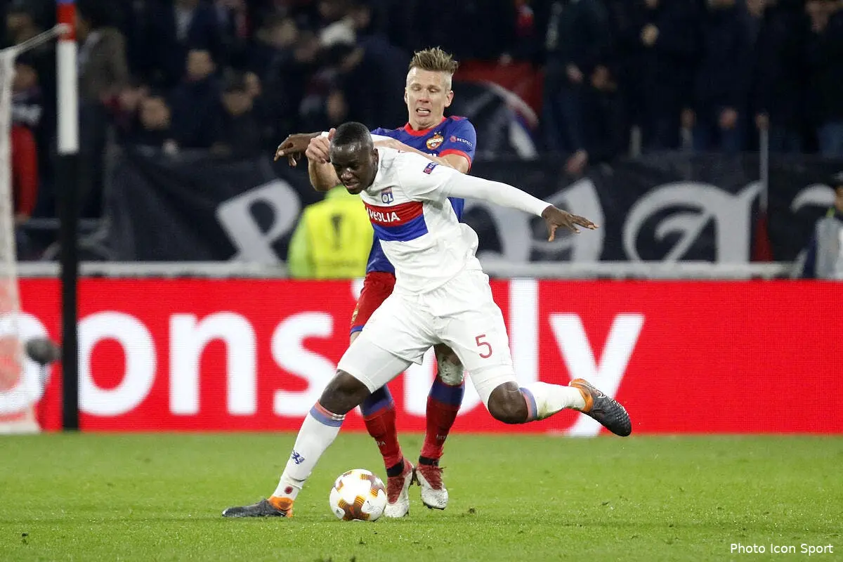 ol apres umtiti aulas fait le meme cadeau a diakhaby diakhaby 4222545