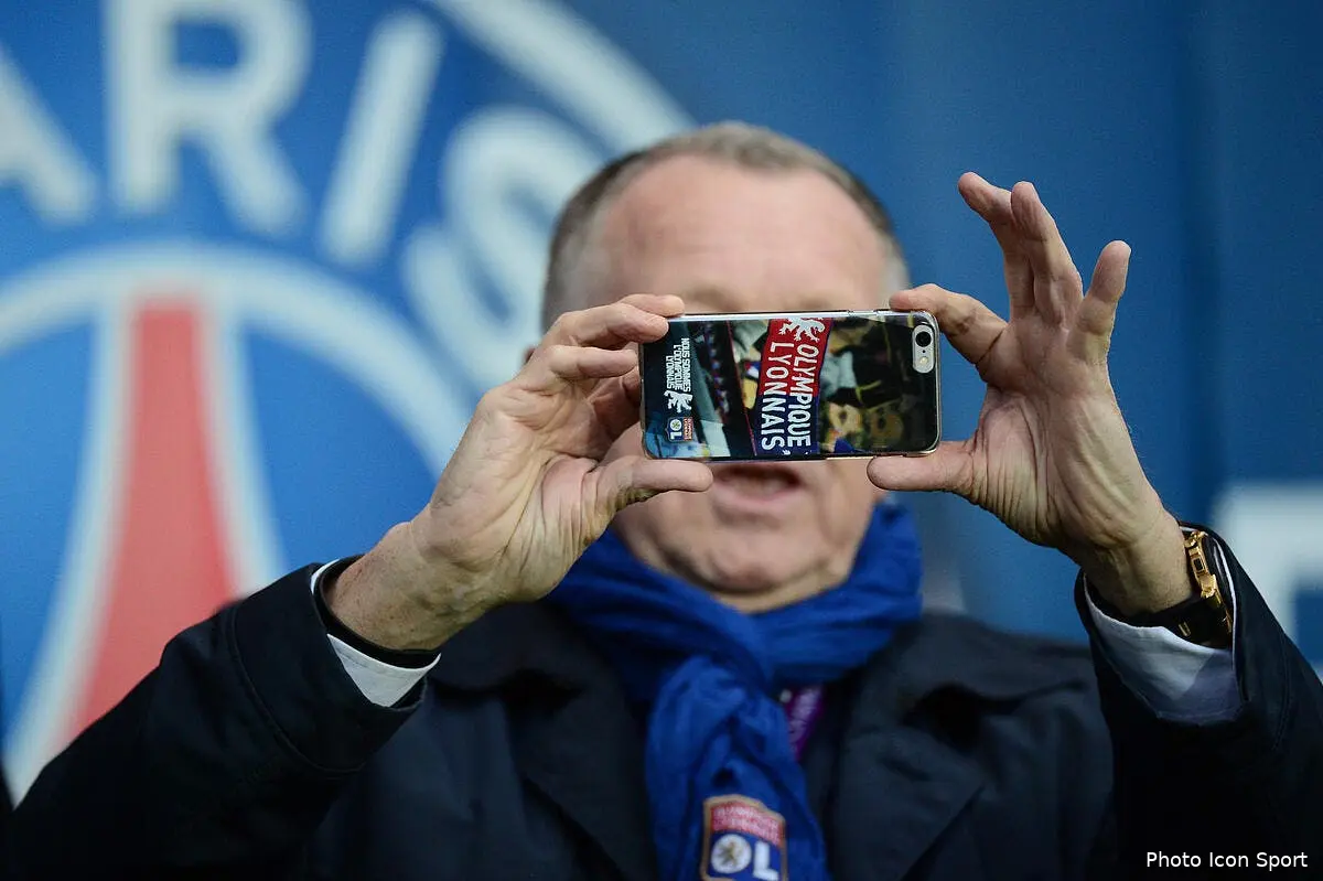 OL : Aulas vexé de l'offre du PSG pour Lacazette se serait vengé