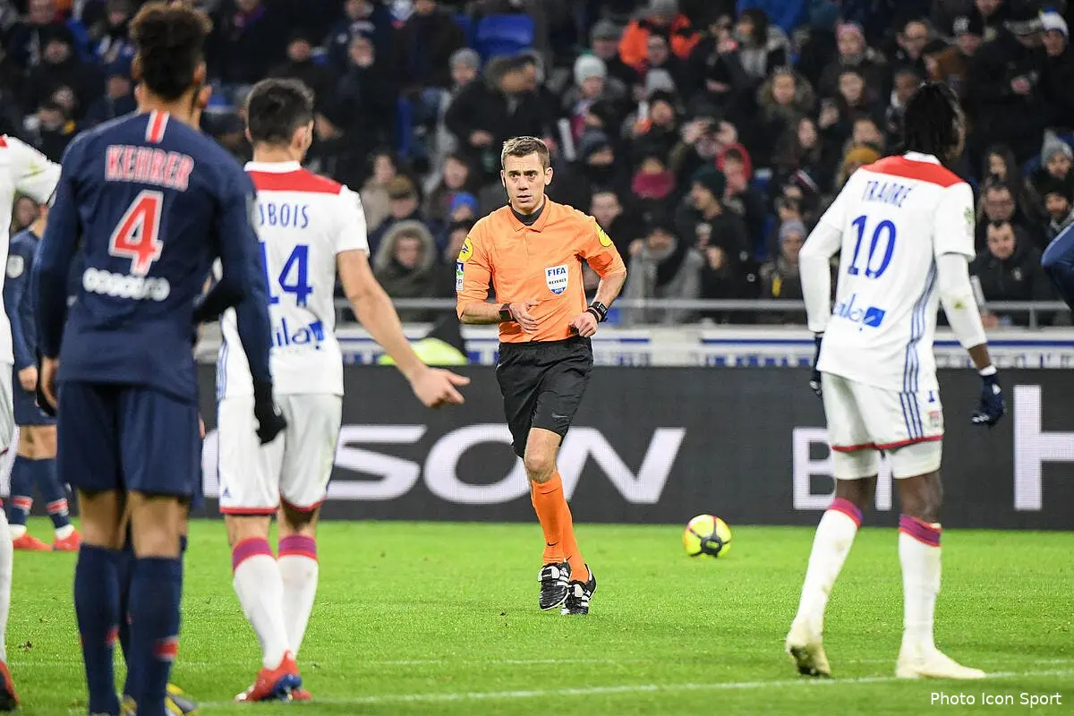 ol clement turpin defendu non ce n est pas un arbitre pro ol icon dib 030219 15 26244147