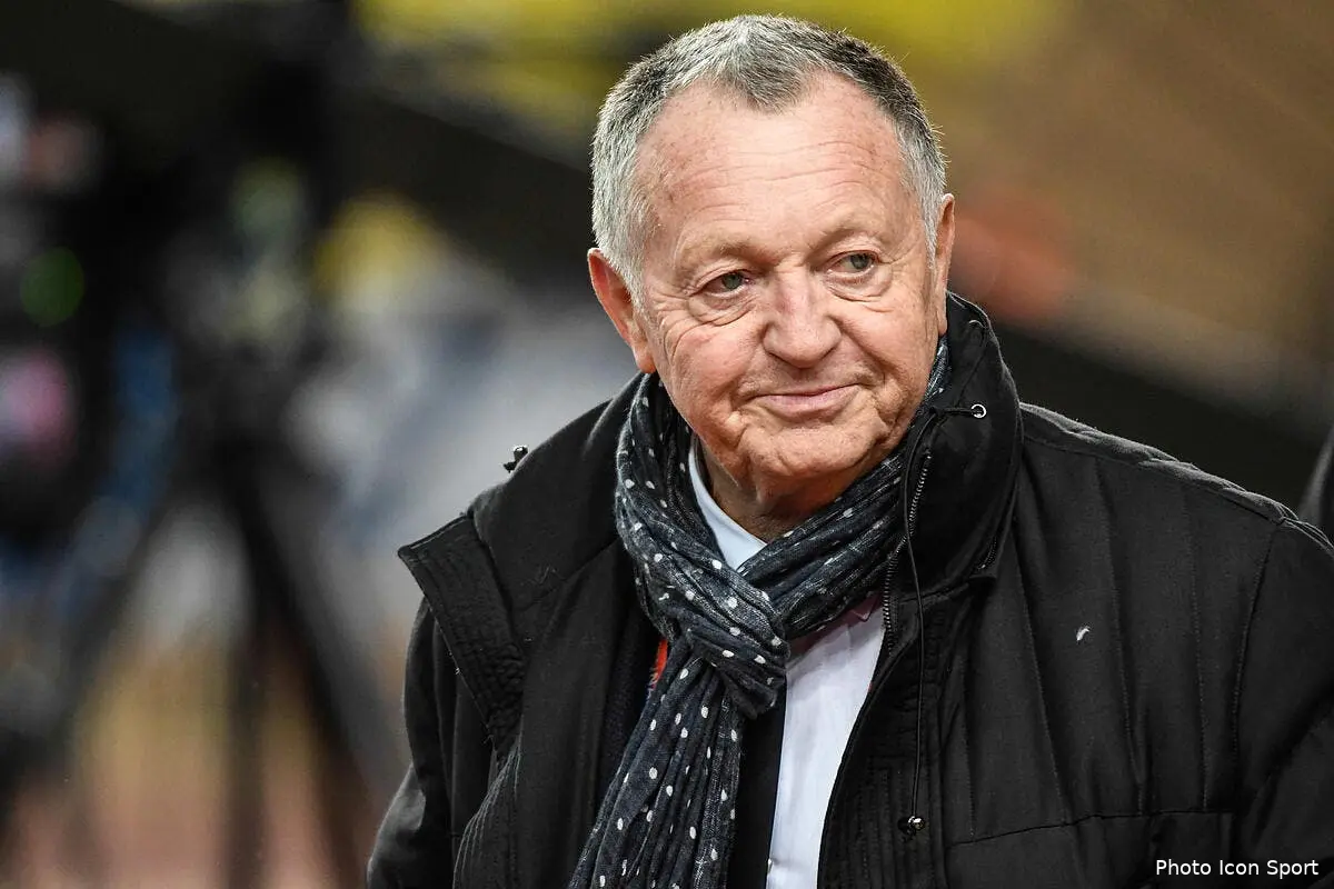 ol degoute du foot francais aulas fait une statue a tebas aulas 29287825