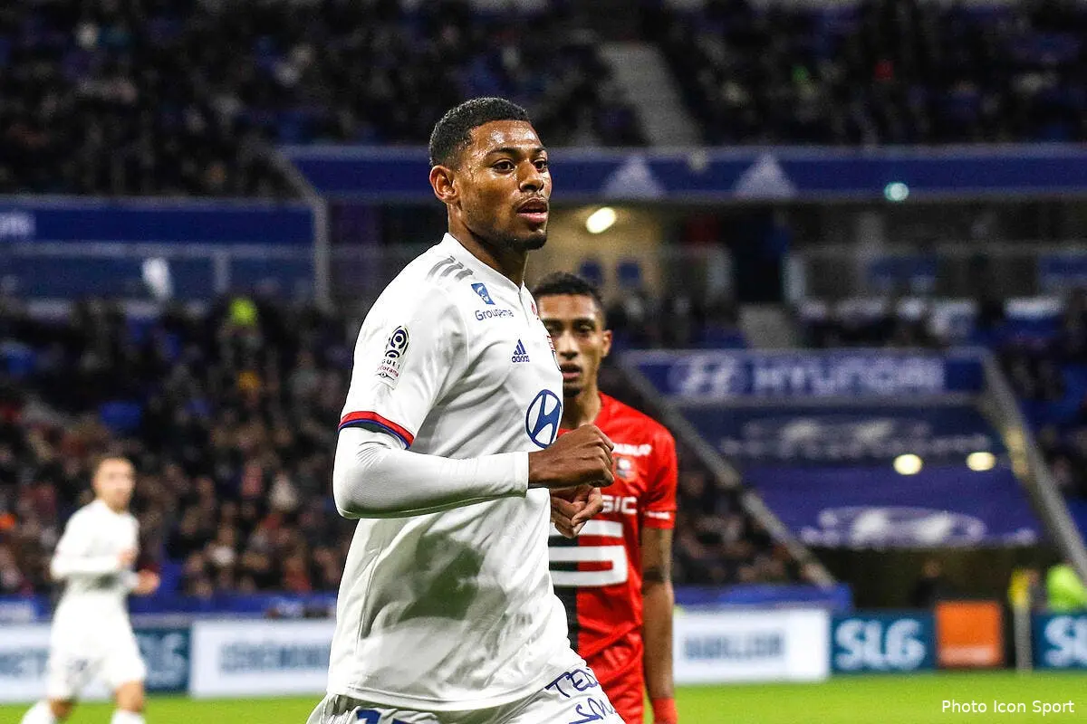 ol depay fait le fou reine adelaide refuse de l imiter icon bia 151219 78 53277197