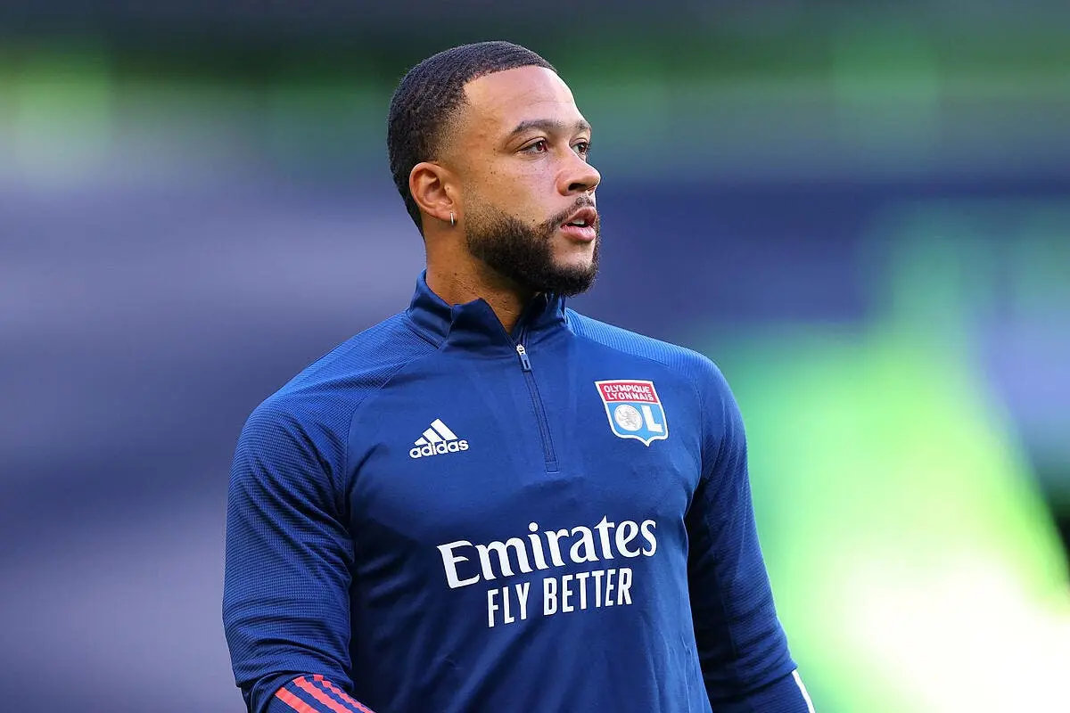ol depay pour relancer le barca ca sent la rumeur en bois depay 32292197
