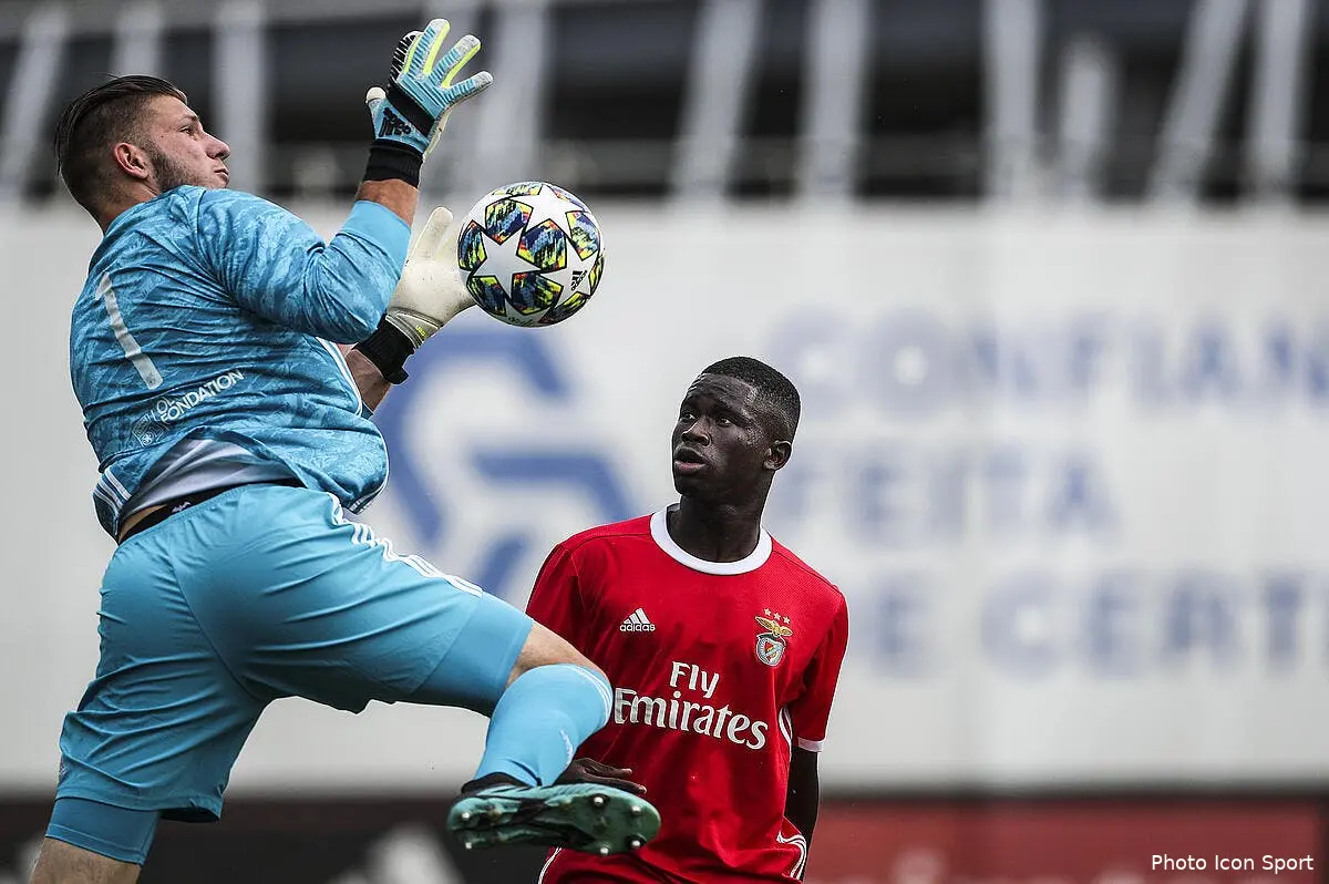 ol deux departs de joueurs sous contrat officialises icon ci sports 20191023 35984442288291