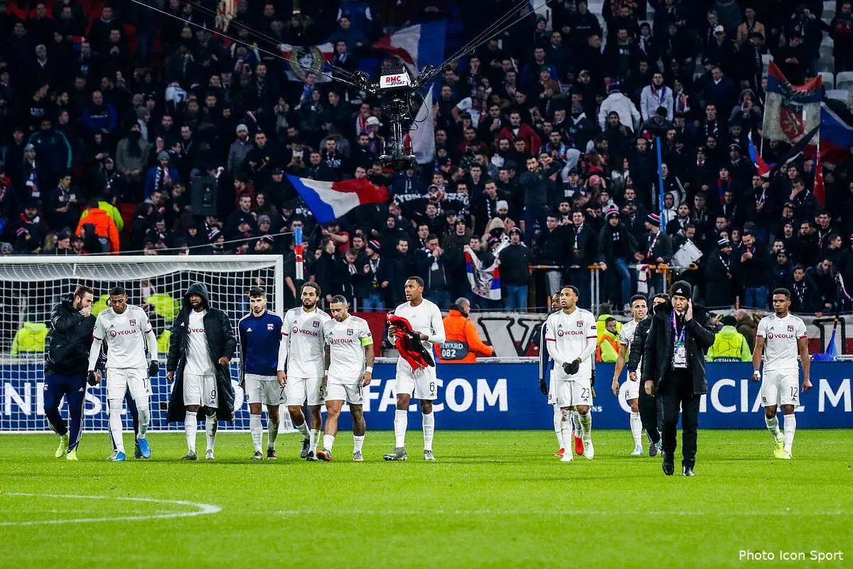 ol guerre avec les supporters memphis attaque sur son salaire icon bia 101219 08 71272491
