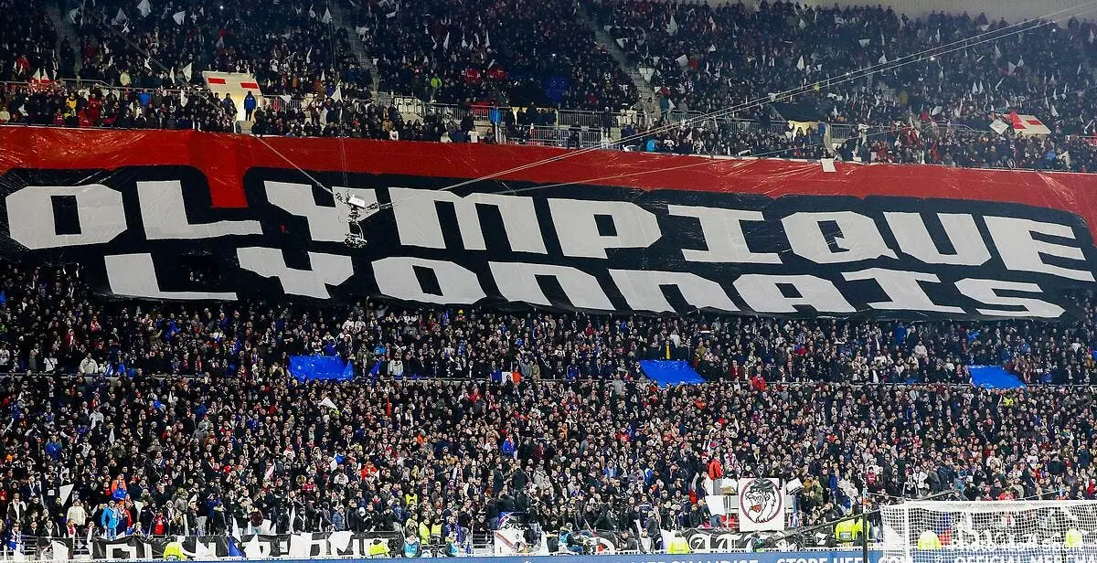 ol incidents entre joueurs et supporters au bord du terrain icon gepa 10121948023272387