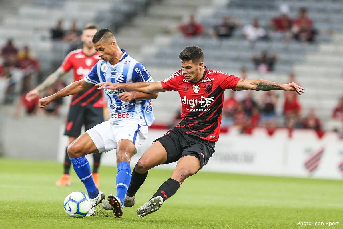 ol la bombe do brazil guimaraes a tranche pour lyon icon aag20191103010276351