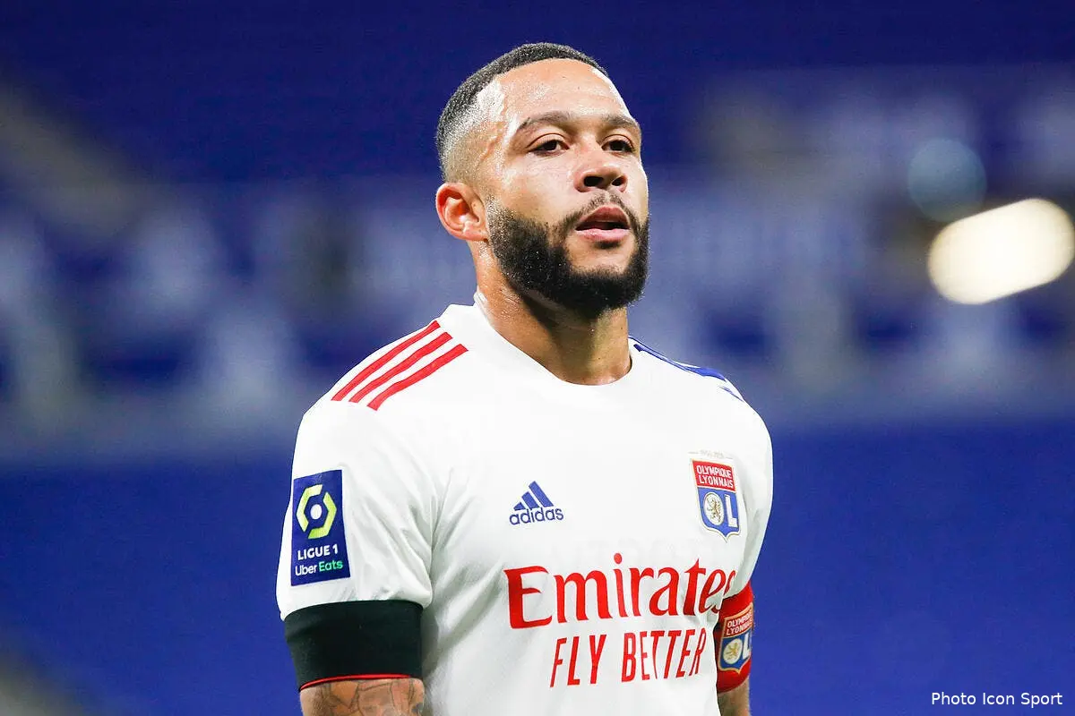 ol la colere des fans apres un derby perdu depay en tremble encore depay 33 298667