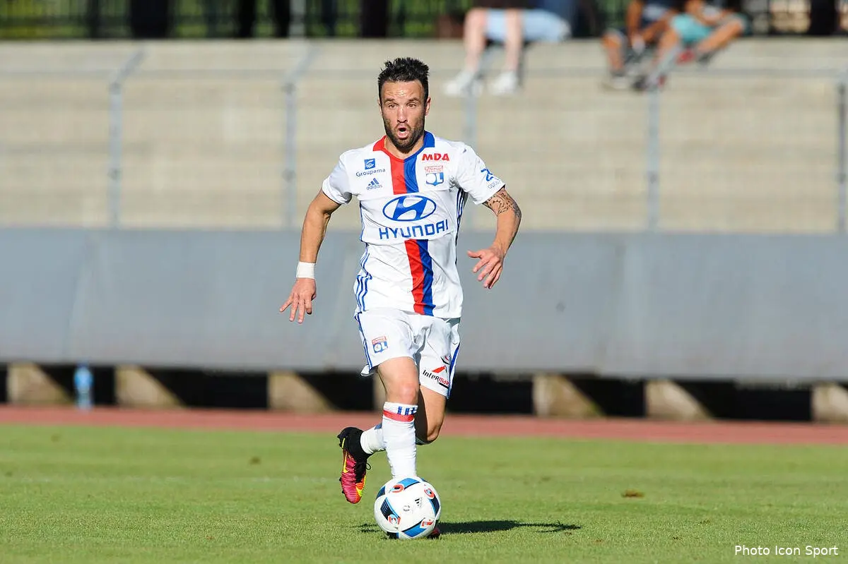 OL : Le dossier d'un départ de Valbuena repoussé à plus tard