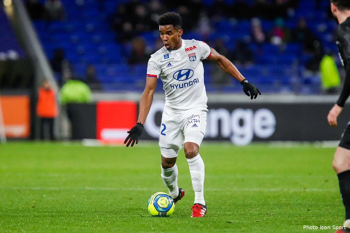 ol les joueurs eteignent l incendie thiago mendes icon bia 050220 45 42280265