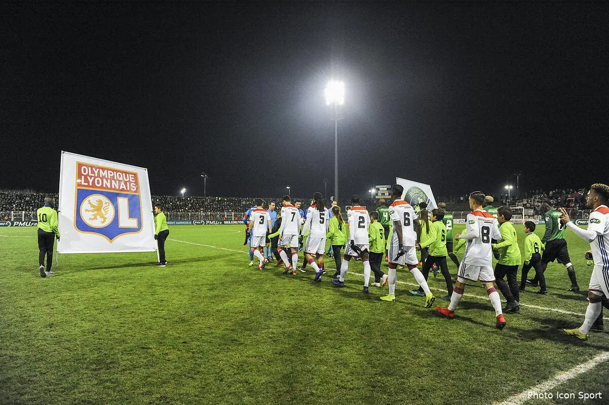 ol pas touche a nos salaires les lyonnais accuses icon alc 050119 45 50283491