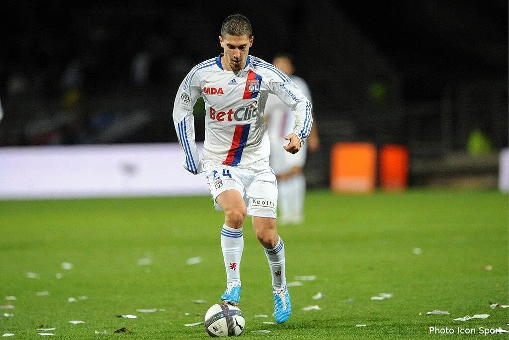 ol une victoire a montpellier pour ne pas perdre pied 63493 12512