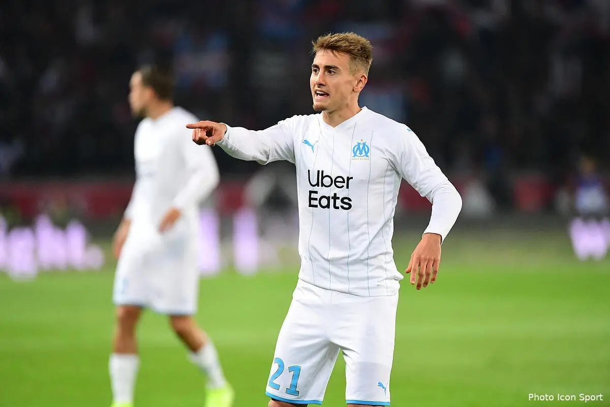 om germain rongier rothen distribue les cartons rouges icon winter 27102019105376278197