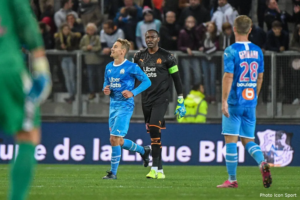 om les quatre joueurs positifs au covid 19 devoiles icon dib 041019 11 10291931