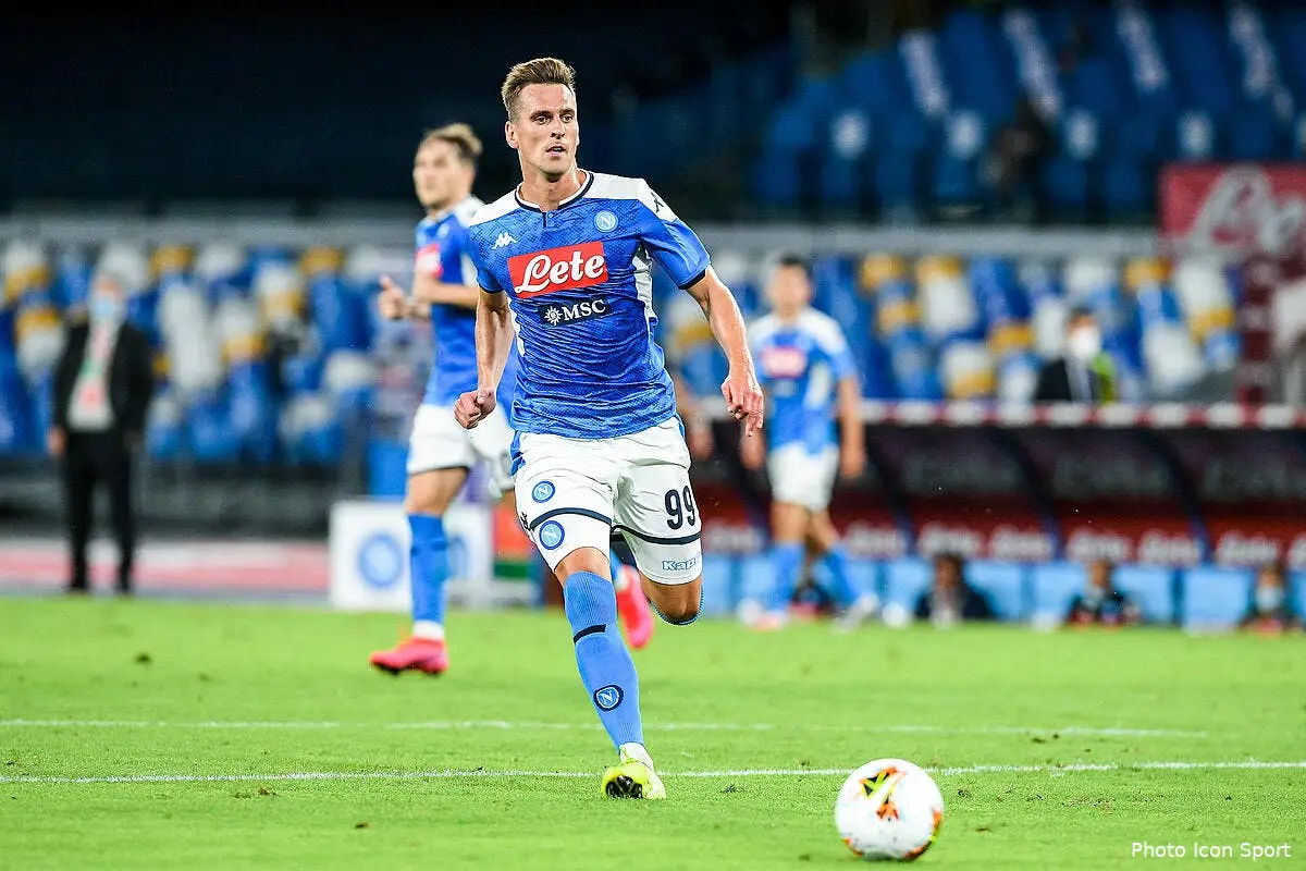 om premiere offre pour milik naples s etouffe icon sp24 gm serie a nap v mil 120720 034 303199