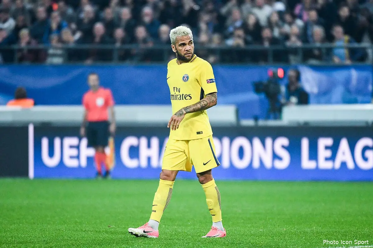 OM-PSG : Dani Alves lance le Classique avec un gros troll