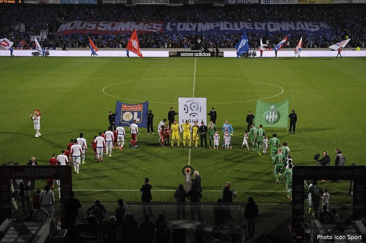 On se bouscule pour le dernier ASSE-OL à Gerland